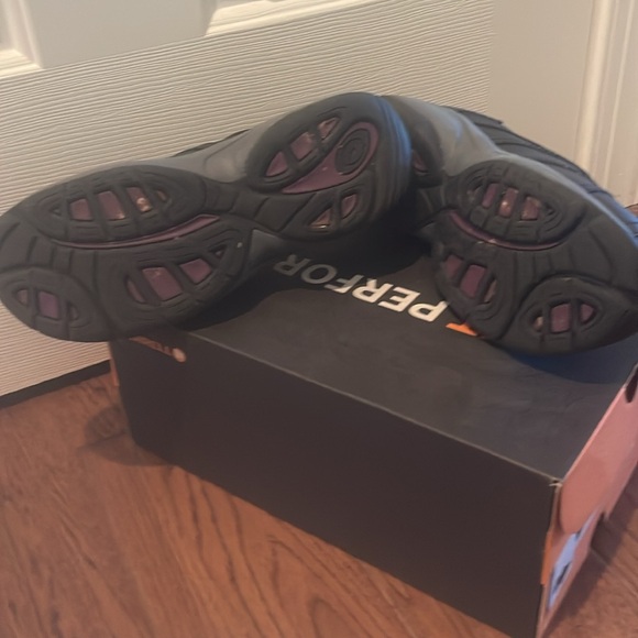 Women’s Merrell Leather Shoes - Picture 4 of 6